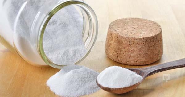 Karbonat koku giderme konusunda olduka baarldr. Hal ve tllerde meydana gelen kokular gidermektedir. Ayrca az kokusunun en doal bileenidir. Diinizi fraladktan sonra franza karbonat srerek tekrar fralaynz. Tuz ile kartrdnzda dilerinizde biriken zararl maddeleri temizler ve az tedavisinde olumlu sonular verir. Bakterileri dezenfekte eden rn, az kanserine engel olmaktadr.