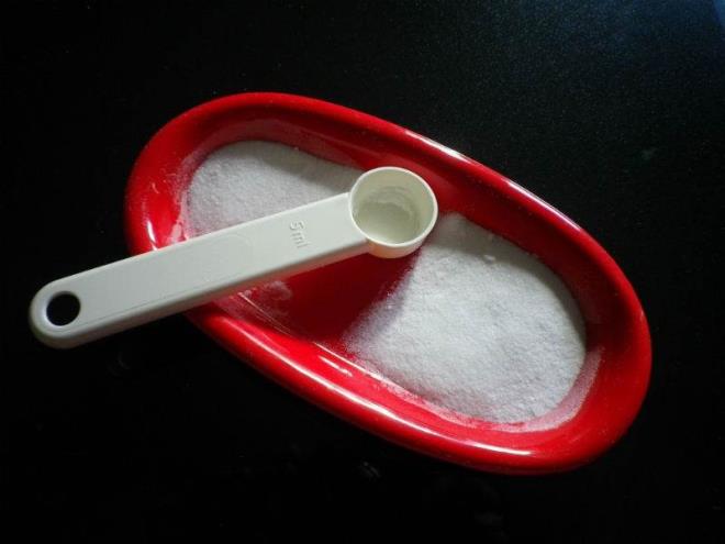 Paslanmay nleme iin ise yine bu rn kullanabilirsiniz. Mutfak tezgahlarn, zeminleri, lavobalar, fayanslar, bu rn ile ovalayp daha temiz ve hijyenik bir ortam yaratabilirsiniz. Temizlenmesi zor olan ya ve meyve sularn ok rahat karbonat ile temizleyebilirsiniz.