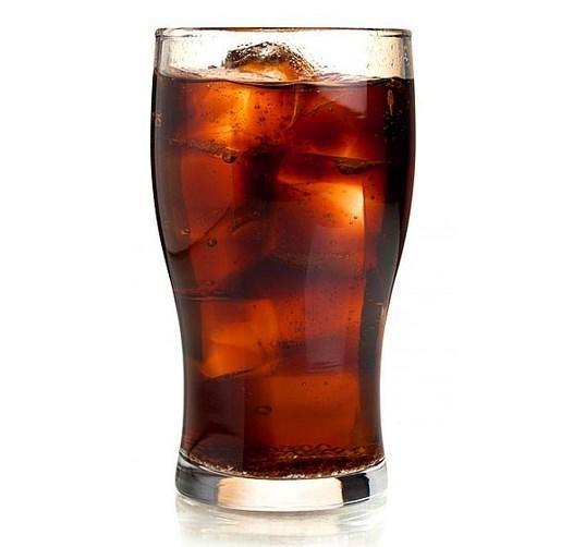 Kola, alkol yasandan geemeyince bulunmu    <br>Kola aslnda Dr. John Stith Pemberton tarafndan alkoll olarak hastalarnn ba arlarn gidermek iin hazrlanm. Bir nevi ila diyebiliriz kendisine uruplar gibi ancak dnemin alkol yasasndan geemedii iin iindeki alkol karmak durumunda kalm ve ortaya gnmzn kolas km.