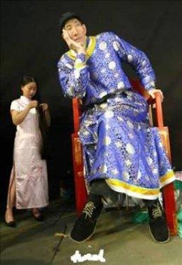 Dnyann en uzun adam. Boyu 2.90 m