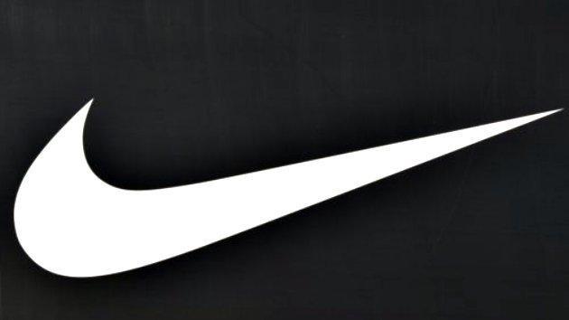 13. Nike    Dnyann nde gelen spor rnleri reticisi 'Nike'nin ismi, Yunan mitolojisinden zafer tanras &#8216;Nikea&#8217; dan geliyormu. Markann iareti tanrann uuunu sembolize ediyormu. Trkiye&#8217;de inileriyle nl znik kentinin de eski ismi 'Nikea'ym.