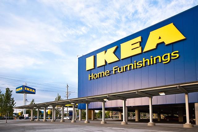 10. IKEA    'IKEA' farkl harflerin birlemesi ile olumu. 'IK' harfleri kurucu Ingvar Kamprad&#8217;n isim ve soyisminden 'EA' ise byd ky Elmtaryd Agunnaryd&#8217;n ba harflerinden geliyormu.