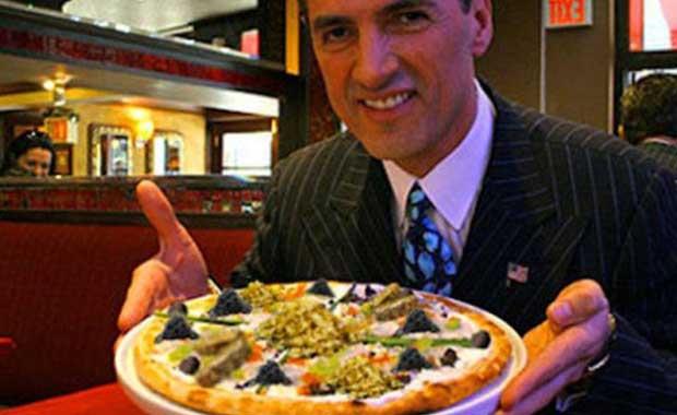 PZZA<br>    inde talyan mantar, siyah Perigord yer mantar, Fransz kaz cieri, Kemir, Dom Perignon, Japon matsutake mantar ve altn yapraklar var.   FYATI: 204.200 dolar  (Satld yer: Dubai)