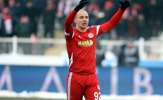 Aatf Chahechouhe<br>    "Soyadm doru yazabilmek iin yllarca uratm. Ne anlama geldiini de hl bilmiyorum."