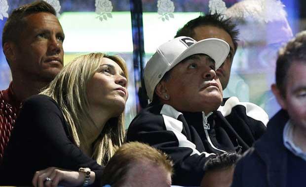 Diego Armando Maradona<br>    "Hagi'nin oynad futbolu zlyorum."