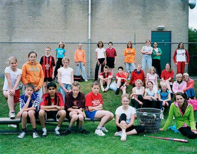 Fotoraf Hollanda'dan ve okulun ad Bornago Koleji. Fotoraf Jermaine'nin belirttiine gre gezdii lkelerdeki rencilere gre en huzurlu ve mutlu renciler bu okula aitmi. 13-14 yalarndaki bu renciler 9'uncu snfa gidiyor.