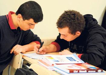 alkan Arkada  <br>"Bu deneme snavnda 420'nin altna dmm bh :'( " ve "Benim btn dersler bitti mat 2 tekrar ediyorum." diye ortalkta dolaan, deneme snavlarndaki yardmlarndan tr bir trl kyamadmz eleman.