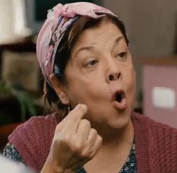 Anne  <br>Olum hi ders almyosun, brak u hal sahay, kzlarla gezmeyi falan en azndan snavlar geene kadar emi benim paam.