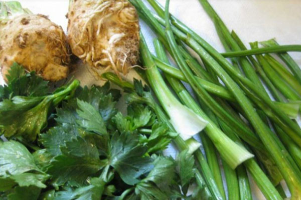 Kereviz ald���n�zdan daha fazla kalori yak�yor: Kerevizin kilo verdirme g�c� bulunmuyor, ancak her porsiyonunda 10`dan daha az kalori bulundu�u i�in kilo ald�rm�yor. Bu sebeple istedi�iniz kadar kereviz sap� yiyebilirsiniz.