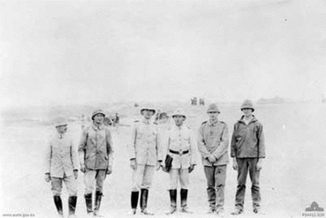 Trk ve Alman topu subaylar bir tatbikat esnasnda.