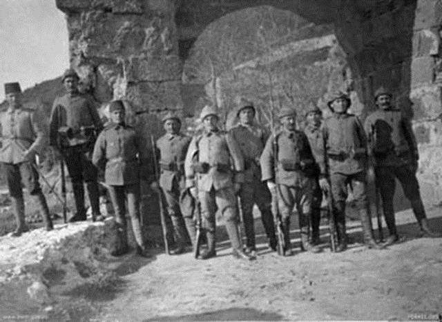 Trk subaylar ve gazileri.