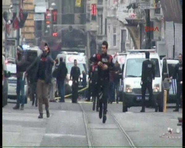 stiklal Caddesi'nde Galatasaray Meydan'na yakn bir yerde patlama meydana geldi.