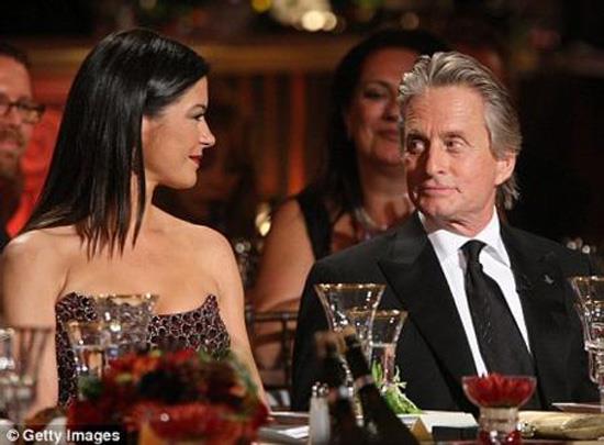 ift iki ocuklaryla mutlu bir evlilik srdryor.