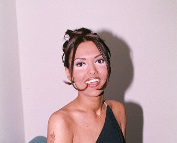 zmir'de sahneye kan eski manken yeni sanat Demet Akaln, kuliste basn mensuplarnn sorularn yantlad / 1997