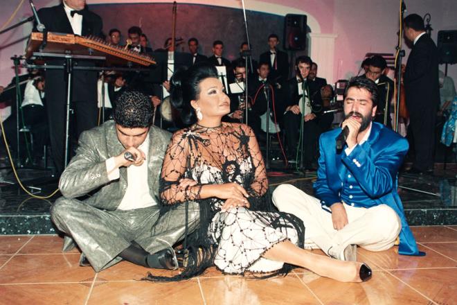 Blent Ersoy, Mahsun Krmzgl ve zcan Deniz zmir Fuar'nda sahne ald.