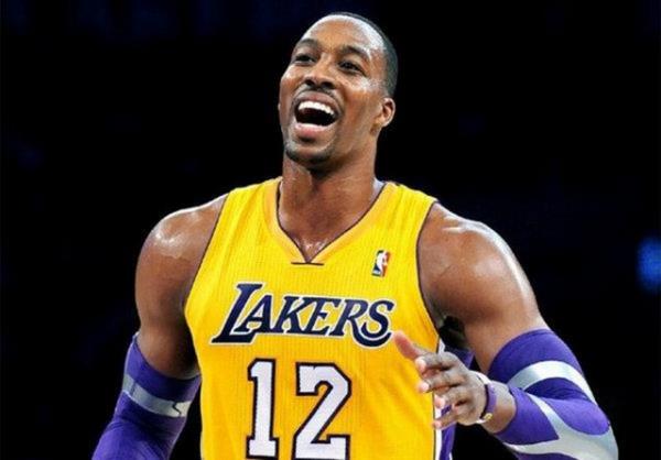 <p>Dwight Howard </p>  Fobisi: Birine, bir eye balanmak