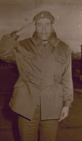 Vefa Lisesindeki felsefe hocas Belks Balkr'n sanaty Mfik Kenter ile tantrmasnn, Kemal Sunal'n kariyerinde nemli yeri vard.