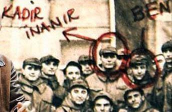 nl mzisyen Mazhar Alanson'un piyasaya yeni kan kitabndan bir sayfa. Alanson (sada) ve Kadir nanr meer asker arkadaym.