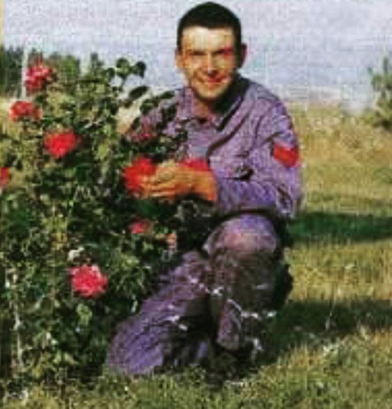 "Askerlikten ne katk, ne erteledik... Teskeremizi aldk, evimize gelip ailemizin elini ptk. Allah btn ehitlerimize rahmet, yaknlarna sabr versin. Mekanlar cennet olsun" notunu dt.