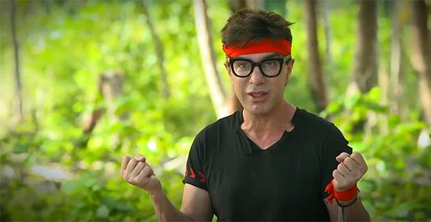 Getiimiz hafta, Ylmaz Morgl&#8217;le 20 sene nce det yaparken ekilmi fotoraflarn Twitter&#8217;da paylaarak Morgl&#8217;n gerek yan ortaya karan ve sosyal medyay sallayan ses sanats Onur Akay, imdi ise Morgl&#8217;n hibir yerde olmayan askerlik fotorafn paylat.