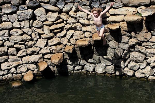 Ancak eitim dili ngilizce olan programlarda yabanc renciler ounlukla, "atma Ynetimi", "Terrizm", "MBA", "Uygulamal ocuk Eitimi" ve "Yaratc Sanat" okuyor.