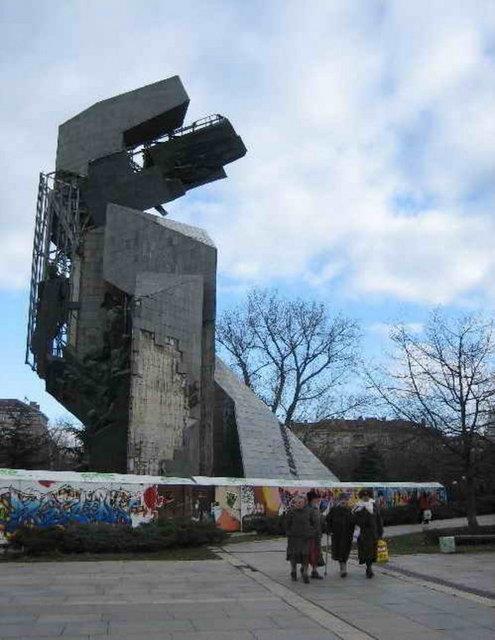 Hazrlk programnn 2. yar dneminde rencinin lisans eitiminde alaca derslere hazrlk olmas iin matematik ve fizik dersi de ek olarak veriliyor.