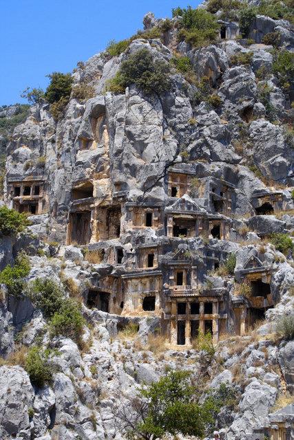 Konaklama hari yaam maliyeti ve yemek iin ayda 400 dolar yeterli.