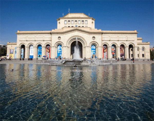 Devlet niversitelerinde birok ngilizce ve Franszca programn yllk creti yllk bin ABD Dolar' civarnda, tp, eczaclk, veterinerlikler yaklak 3 bin dolar.