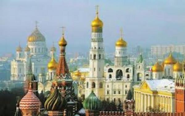 RUSYA'ya birok renci hem bu dili renmek hem de zellikle mhendislik okumak ve yksek lisans yapmak iin gidiyor.