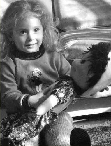 Ceyda Dvenci'nin ocukluk resmi