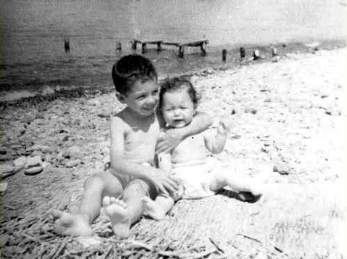 Serdar Erener ile Sertab Erener'in ocukluk resmi