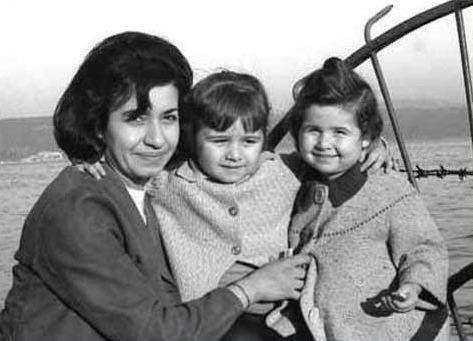 Demet Akba'n ocukluk resmi