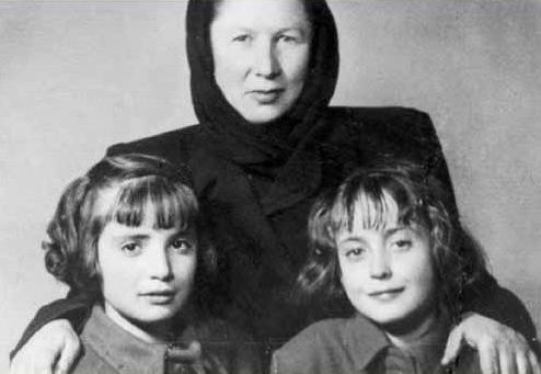 Ayten Gker'in ocukluk resmi