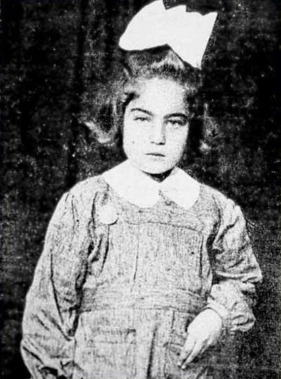 Emel Sayn'n ocukluk resmi