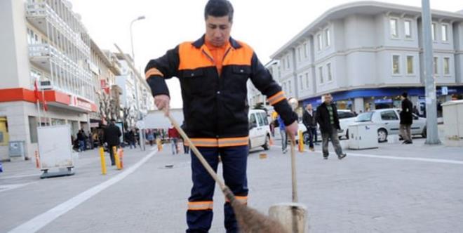 leride bir kamu kurumu bu kapsama giren temizlik ve gvenlik personeline daha fazla ihtiyac olduunda ihale yoluyla hizmet alm yapmasn, ihtiyacn bu szlemeli personel pozisyonundan karlayacak. almak isteyen kiiler de bu dzenlemeden sonra dorudan doruya kamu idarelerine mracaat ederek bu szlemeli stat iin belirlenen koullara uygunsa orada alacak.
