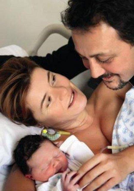 ebnem zinal ve efik ztek'in kzlarnn ad Aye.