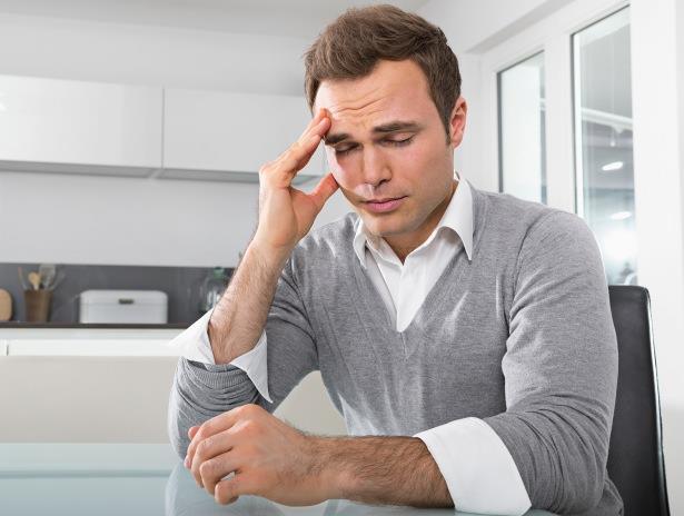 4. Souk /scak uygulamas yapn  <br>  Scak veya souk uygulamas zellikle gerilim tipi ba arsnda gergin kaslar gevetmek zere uygulanabilen bir yntem. Ilk havlu ya da bir beze sarlm buz kalplar aln, akak ile boyun blgesine yerletirerek bir sre bu ekilde tutun. Ardndan ayn ilemi 20 dakika arayla 3 kez tekrarlayn.