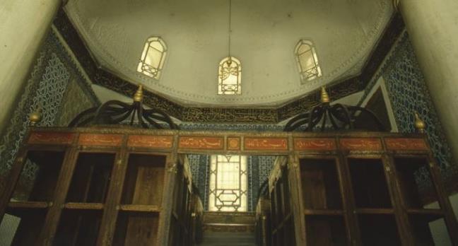 Ktphanenin Al   <br>Ktphanenin al tarihiyle ilgili kaynaklarda birbirinden farkl bilgilerle karlalmtr. Ancak Toderini ile J. F. Von Hammer h.1159 (1746) tarihini ileri srmlerse de Hseyin Ayvansarayi h.1153 (1740) tarihi zerinde durmutur.