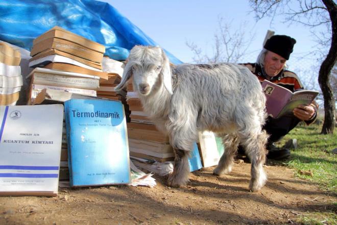 Fizik profesr olabilme hayaliyle balad niversite eitimine maddi imkanszlklar nedeniyle 2. snfta ara vermek zorunda kalan Gr, renci affndan faydalanarak yllar sonra okul sralarna dnd. F Fen Fakltesi Fizik Blm 2. snf rencisi Gr, derslerdeki baars ve okuma azmiyle dikkati ekiyor.