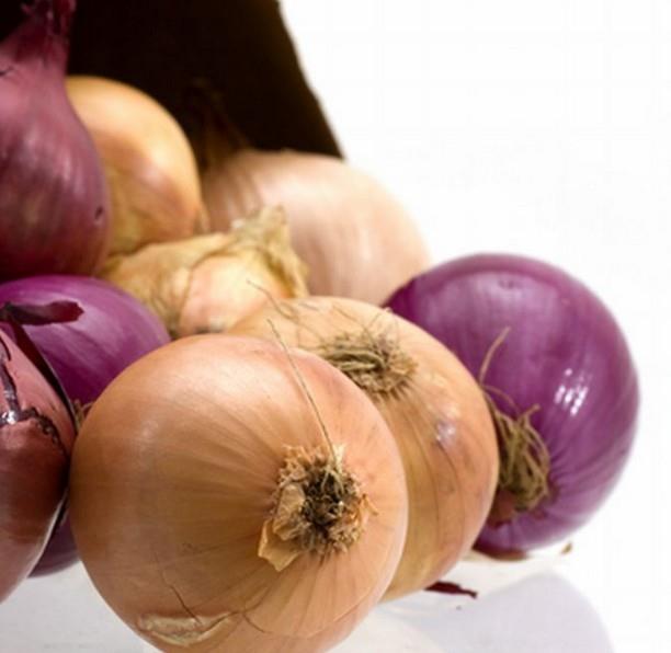 Nezleyi unutun Nezleniz bir trl gemiyor mu? Kendinize bir soan partisi vermenizin zaman gelmi demektir. aynzn iinde bir adet dilimlenmi soan kaynatp iin, yannda da tuzlu soan halkalar yiyin. Vurun kafay yatn, uyandnzda kesinlikle daha iyi hissedeceksiniz.