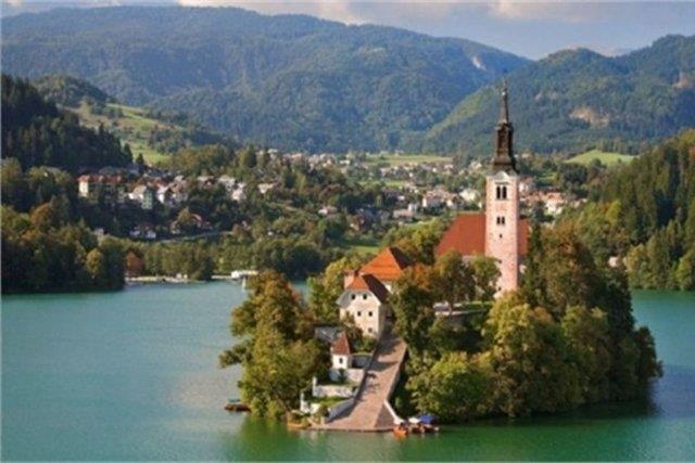 10- Slovenya<br>  Kii bana yllk asgari cret: 15.677 dolar