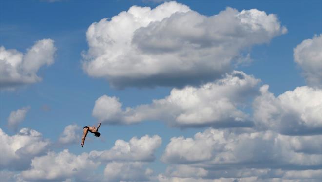 Spor Toto Yln Spor Fotoraf dalnda ikincilii, Amerikal yzc David Colturi'nin Erkekler Yksek Atlama finalindeki atlayn yanstan fotoraf ile EPA'dan Tolga Bozolu ald.