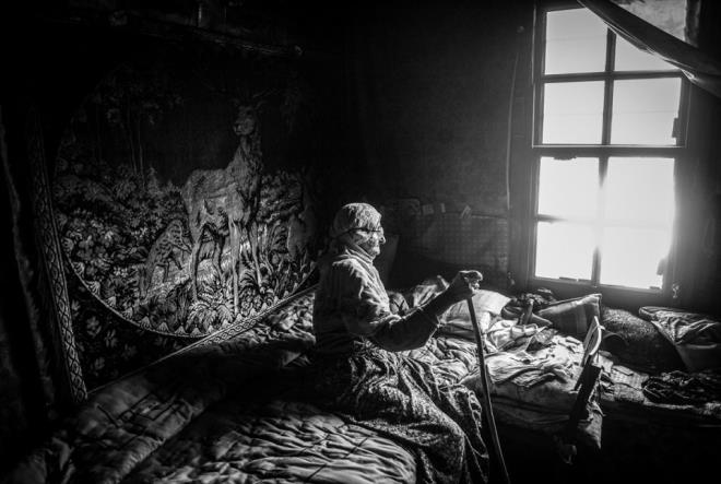 Yarmada Portre Fotoraf ncln, Samsun'un aramba ilesinde yaayan ve bir asr aan yayla Refiye Dursun'un zamannn byk bir blmn evinde geirmesini yanstan fotorafyla Anadolu Ajans'ndan Erin Top elde etti.