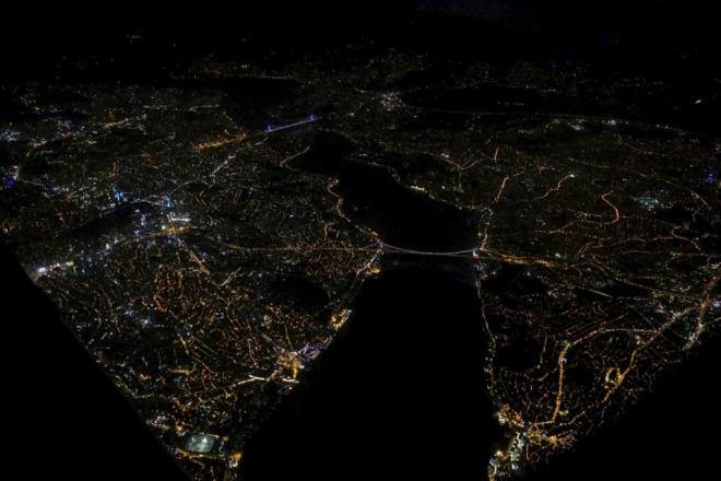 Yarmada Avrupa Birlii zel dl'n Reuters'den mit Bekta "ki ktay birbirinden ayran stanbul Boaz" adl fotoraf ile ald.