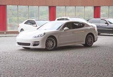 Ilcal bu arabaya 250 bin Euro demiti.