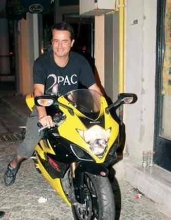 Ilcal motosikletlere de tutkun.