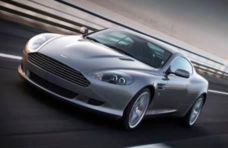 TV'nin en ok kazanan nllerinden biri olan Acun Ilcal da lks arabalara olan dknlyle biliniyor.