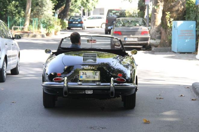 Grntlenmek istemediini syleyen iadam, sorular yantsz brakrken, ardndan bayram tatili nedeniyle boalan stanbul sokaklarnda ehir turuna kt.