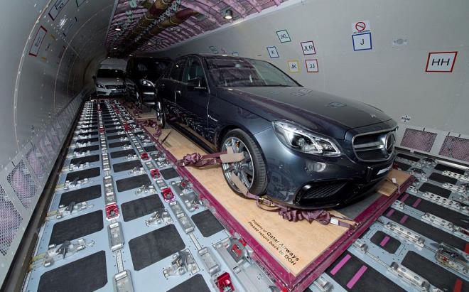 Londra&#8217;ya gelen Arap yarmadal zellikle gen ve zenginler, beraberlerinde milyon sterlinlik arabalarn da getiriyor.