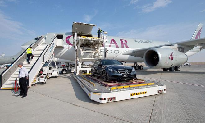 zel uaklarla Londra&#8217;ya tanan yzbinlerce sterlinden balayp, 2 milyon sterline kadar ulaan lks aralar kentin zengin mahallerinden Knigthsbridge, Kensington, Chelsea ve Park Lane gibi yerlerde caddelere park ediliyor.